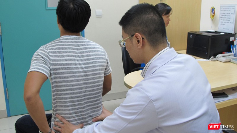 Bác sĩ cảnh báo người trẻ về căn bệnh thoái hóa cột sống