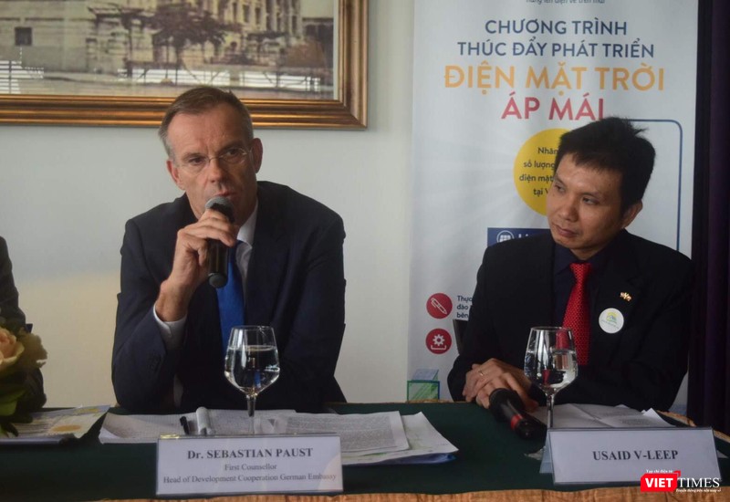 Ông Sebastian Paust phát biểu về kinh nghiệm của Đức với năng lượng tái tạo