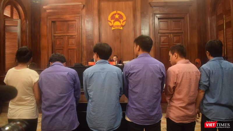 Các bị cáo nghe tòa sơ thẩm tuyên án ngày 26/6 Các bị cáo nghe tòa sơ thẩm tuyên án