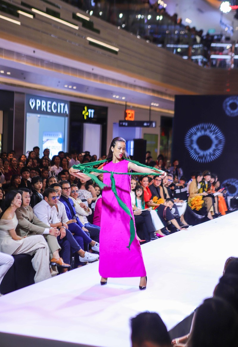 Thí sinh Top 20 chứng tỏ bản lĩnh và cá tính Thí sinh Top 20 chứng tỏ bản lĩnh và cá tính