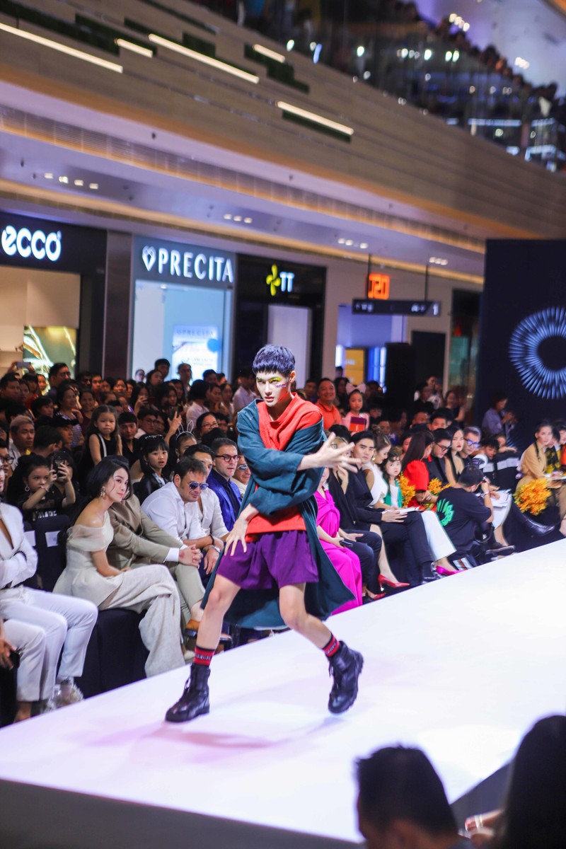 Những màn trình diễn độc đáo và kỳ quặc Những màn trình diễn độc đáo và kỳ quặc