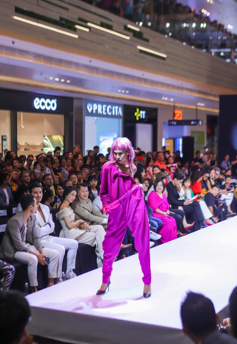 Thời trang lão hóa được Top 20 thể hiện với nhiều cảm xúc Thời trang lão hóa được Top 20 thể hiện với nhiều cảm xúc