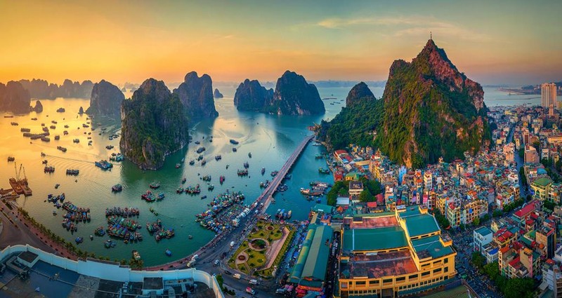 "Hòn Gai, Hạ Long" - Huỳnh Văn Truyền - Đà Nẵng "Hòn Gai, Hạ Long" - Huỳnh Văn Truyền - Đà Nẵng