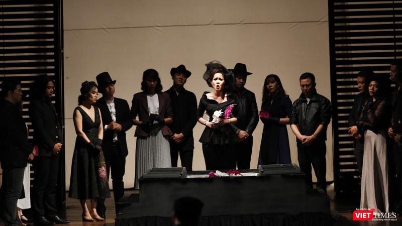 Phạm Khánh Ngọc tỏa sáng với vai chính trong vở nhạc kịch "Yesterday's Memory"