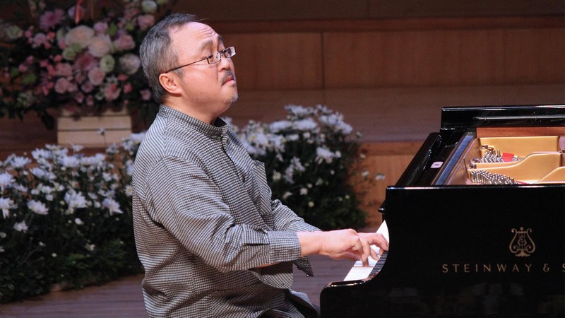 NSND Đặng Thái Sơn trình diễn mừng thọ mẹ tròn 100 tuổi (năm 2017) NSND Đặng Thái Sơn trình diễn mừng thọ mẹ tròn 100 tuổi (năm 2017)