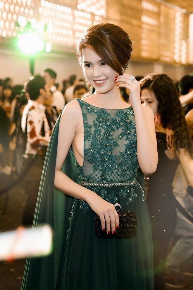 Ngọc Trinh gần đây hễ xuất hiện là hở bạo nhưng vẫn khó làm nóng trên tuổi