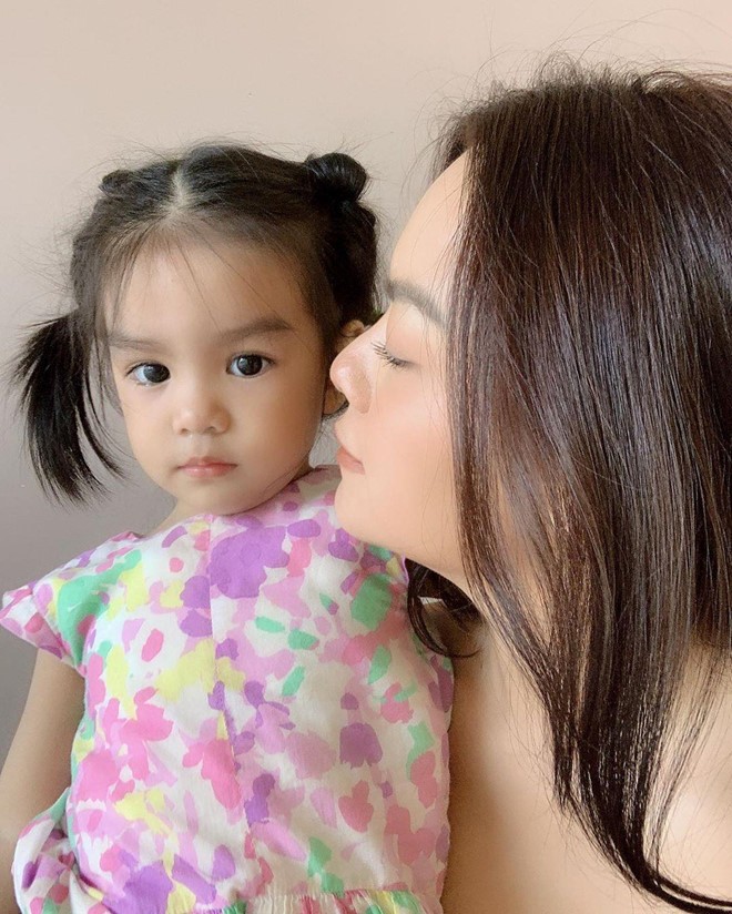 Phạm Quỳnh Anh và con gái Tuệ An