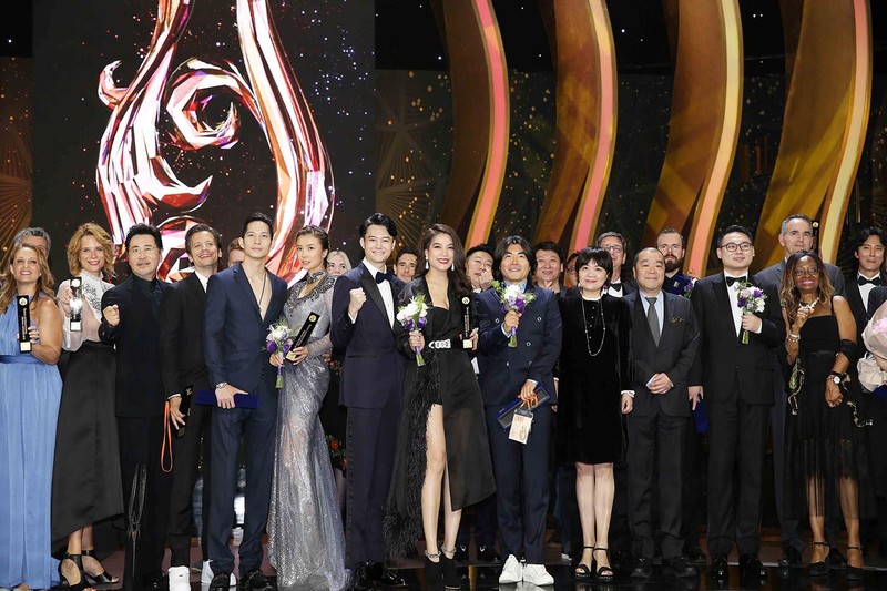 Đông đảo nghệ sĩ đến từ nhiều nước khác nhau tham dự Lễ trao giải “Seoul International Drama Awards”