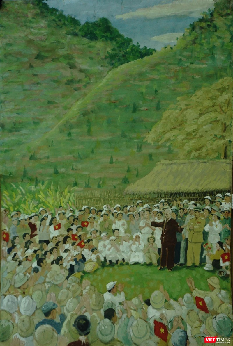 "Bác nói chuyện với bộ đội Mộc Châu" (Tranh của Văn Giáo)