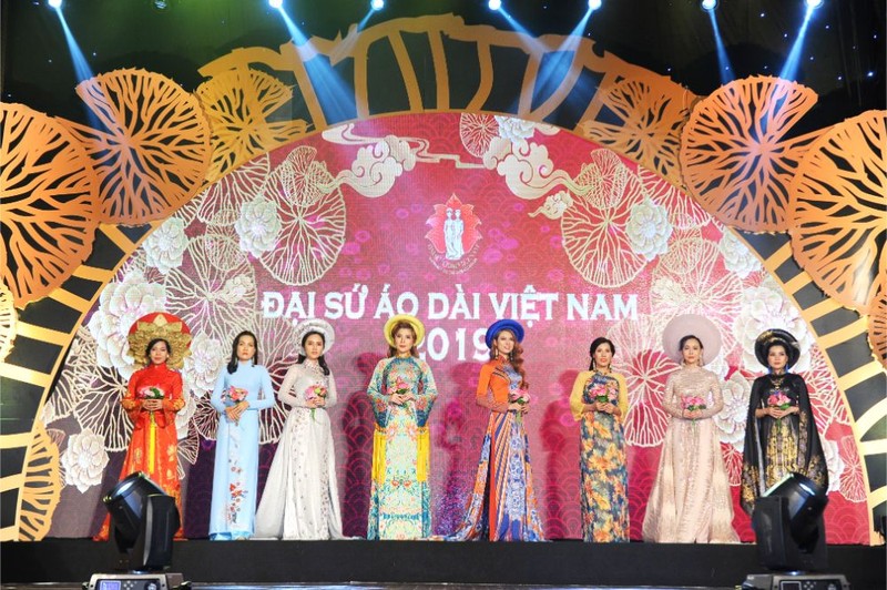 Những màn trình diễn áo dài lung linh đã mắt người thưởng thức