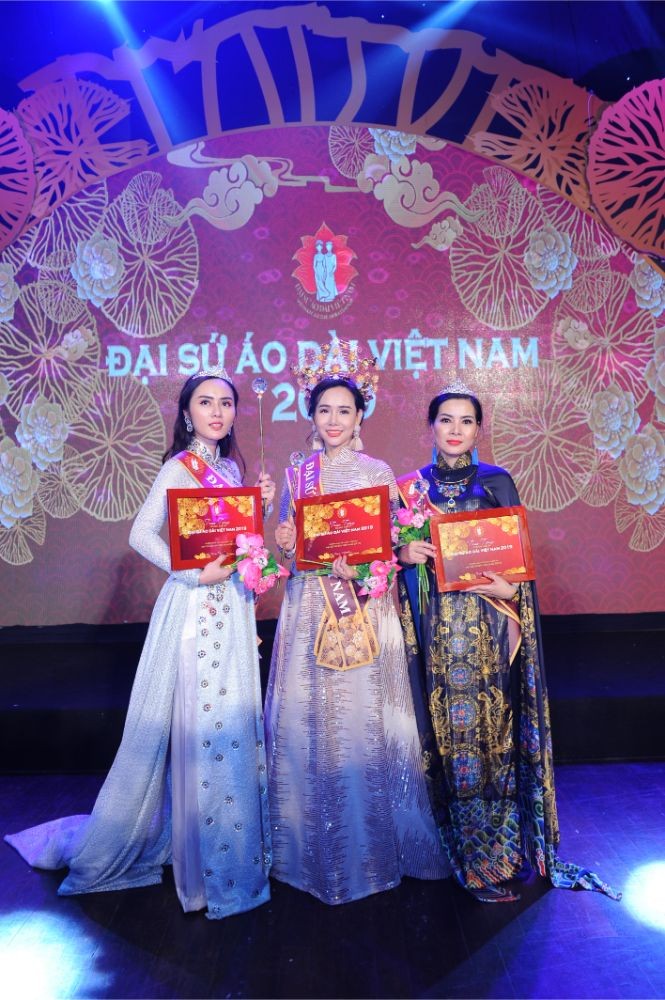 Ba gương mặt Đại sứ Áo dài Việt 2019 rạng rỡ trong đêm đăng quang