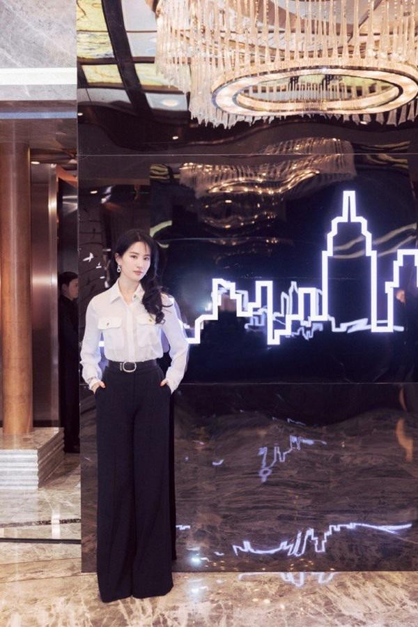 Nhan sắc bình thường của Lưu Diệc Phi ở tuổi 31 Nhan sắc bình thường của Lưu Diệc Phi ở tuổi 31