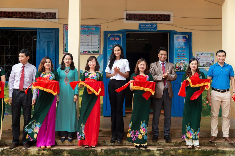 Hoa hậu muốn động viên tinh thần học tập của học trò nơi quê hương Hoa hậu muốn động viên tinh thần học tập của học trò nơi quê hương