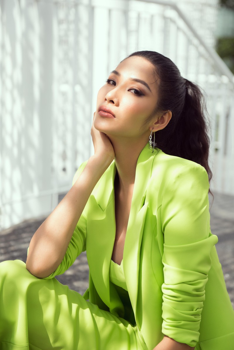 Á hậu Hoàng Thùy xuất hiện trong buổi sơ khảo với vai trò là mentor