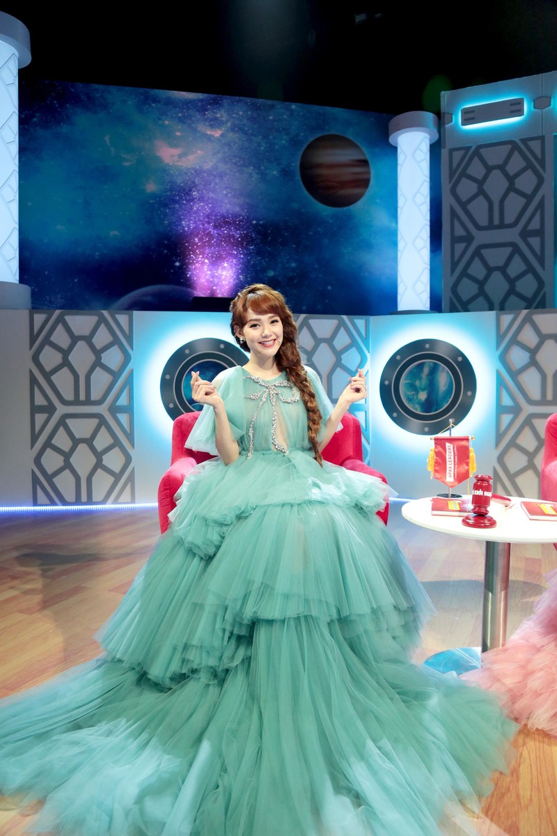 MInh Hằng lần đầu làm mentor ở Kiddie Shark