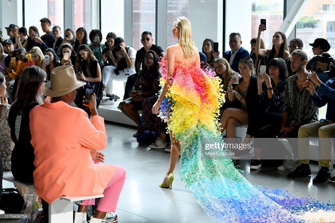 BST “Đi nhặt hạt sương rơi nghiêng” tham dự Tuần lễ Thời trang New York (NYFW) Xuân - Hè 2020 (Ảnh: Gettyimages)