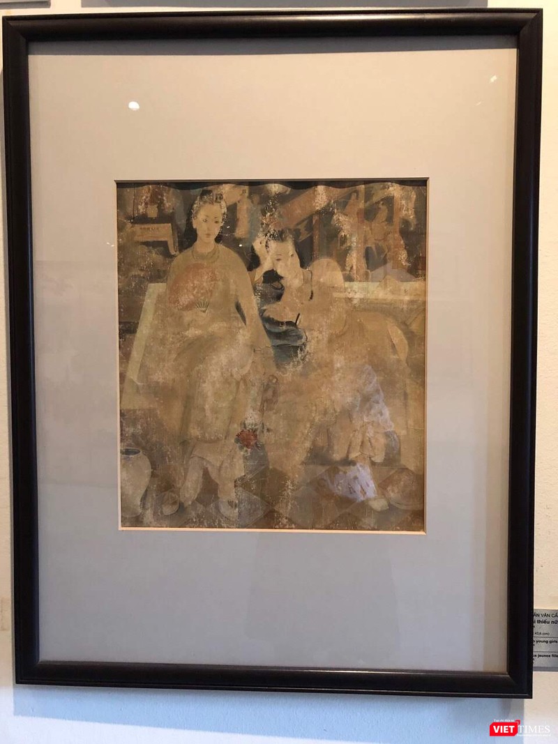 Tranh lụa "Hai thiếu nữ trước bình phong" của họa sĩ Trần Văn Cẩn đang trưng bày tại Bảo tàng Mỹ thuật Việt Nam hiện đã xuống cấp khá nặng