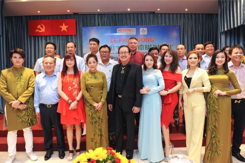 Diễn viên Chánh Tín cùng nhiều nghệ sĩ khác hưởng ứng chương trình