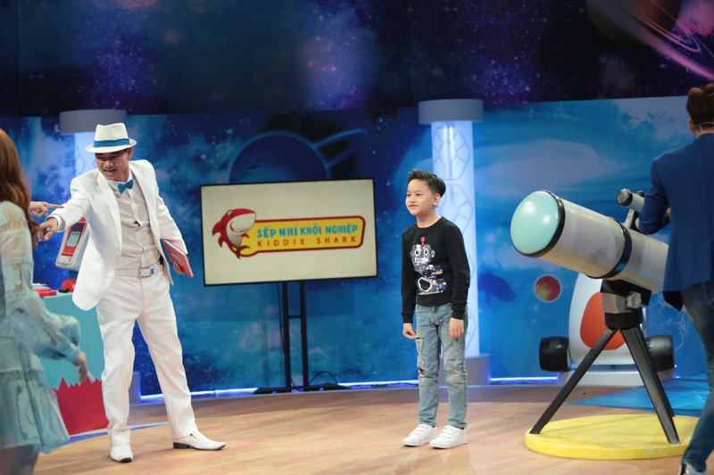 Cậu bé khiến các cô chú bị thử thách Cậu bé khiến các cô chú bị thử thách