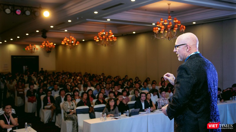 Cuộc trò chuyện của ông Andrew Johnston và bà Anna Nguyễn Thị Bích Hằng thu hút rất đông doanh nghiệp Việt lắng nghe Cuộc trò chuyện của ông Andrew Johnston và bà Anna Nguyễn Thị Bích Hằng thu hút rất đông doanh nghiệp Việt lắng nghe