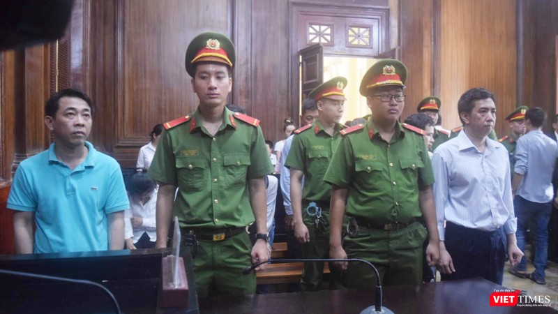 Các bị cáo Nguyễn Minh Hùng, Võ Mạnh Cường có mặt tại phiên tòa sáng 30/9 Các bị cáo có mặt tại phiên tòa sáng 30/9