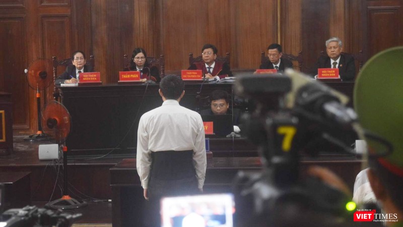 Bị cáo Bùi Ngọc Duy phải mang đai lưng vì đau cột sống, đối diện tương lai tàn phế Bị cáo