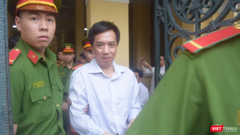 Đưa bị cáo Võ Mạnh Cường trở lại trại tạm giam Bị cáo Võ Mạnh Cường về trại tạm giam