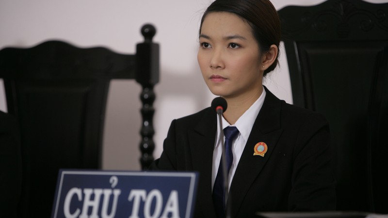 Thẩm phán Trâm xinh đẹp do Lã Thiên Cầm thủ vai Thẩm phán Trâm xinh đẹp do Lã Thiên Cầm thủ vai
