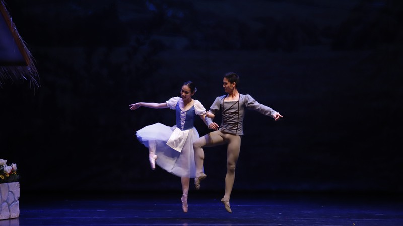 Giselle và Albert múa đôi Giselle và Albert múa đôi