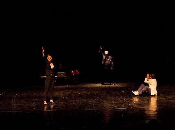 Cảnh trong vở "Nàng Kiều" của bốn đạo diễn Pháp - Việt Cảnh trong vở