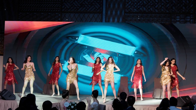 Những màn nhảy trẻ trung, sôi động, nóng bỏng