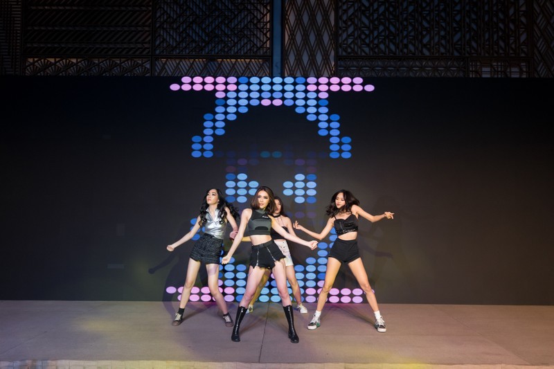 Các thí sinh khoe vũ đạo tuyệt vời