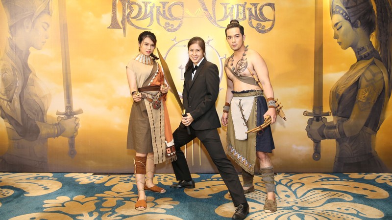 Nhà sản xuất Janet Ngô và các diễn viên trong phim "Trưng Vương" Nhà sản xuất Janet Ngô và các diễn viên trong phim "Trưng Vương"