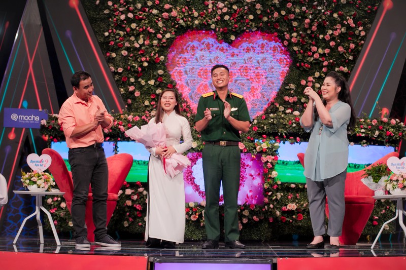 Ông mai bà mối Quyền Linh - Hồng Vân hoan hỉ kết nối thành công cho chàng Thượng úy và cô giáo mầm non Hoàng Phụng - Nguyễn Thảo Ông mai bà mối Quyền Linh - Hồng Vân hoan hỉ kết nối thành công cho chàng Thượng úy và cô giáo mầm non Hoàng Phụng - Nguyễn Thảo