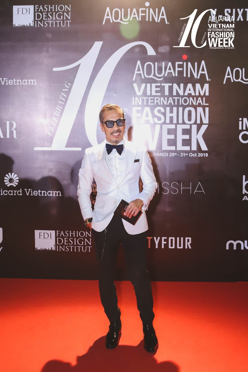 Fashionisto Thuận Nguyễn lịch lãm tại thảm đỏ hôm nay