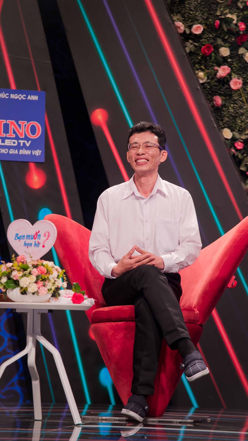 Thầy giáo tin học Lê Văn Phấn (35 tuổi, Tiền Giang) đã có màn hẹn hò đáng nhớ Thầy giáo tin học Lê Văn Phấn (35 tuổi, Tiền Giang) đã có màn hẹn hò đáng nhớ