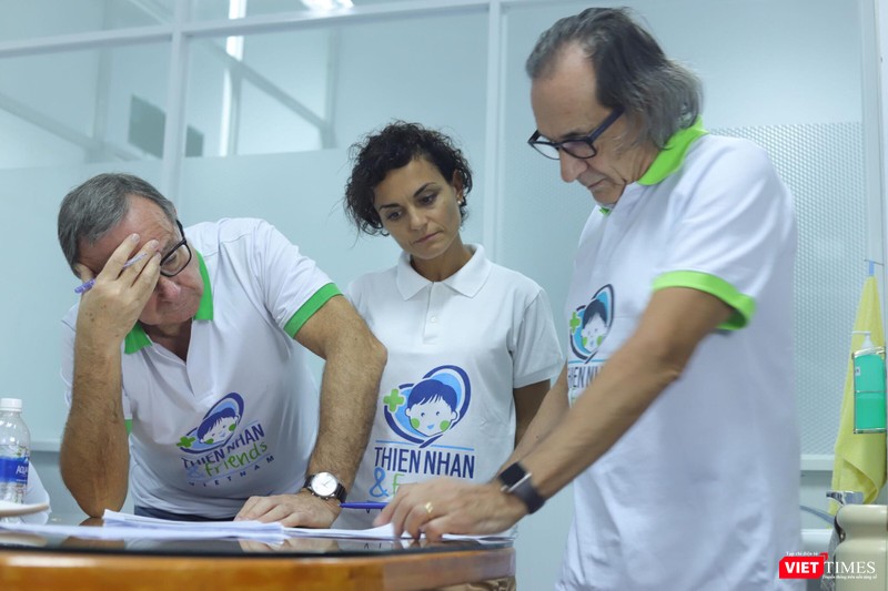 Tranh luận căng thẳng với đồng nghiệp trước các ca phẫu thuật Tranh luận căng thẳng với đồng nghiệp trước các ca phẫu thuật