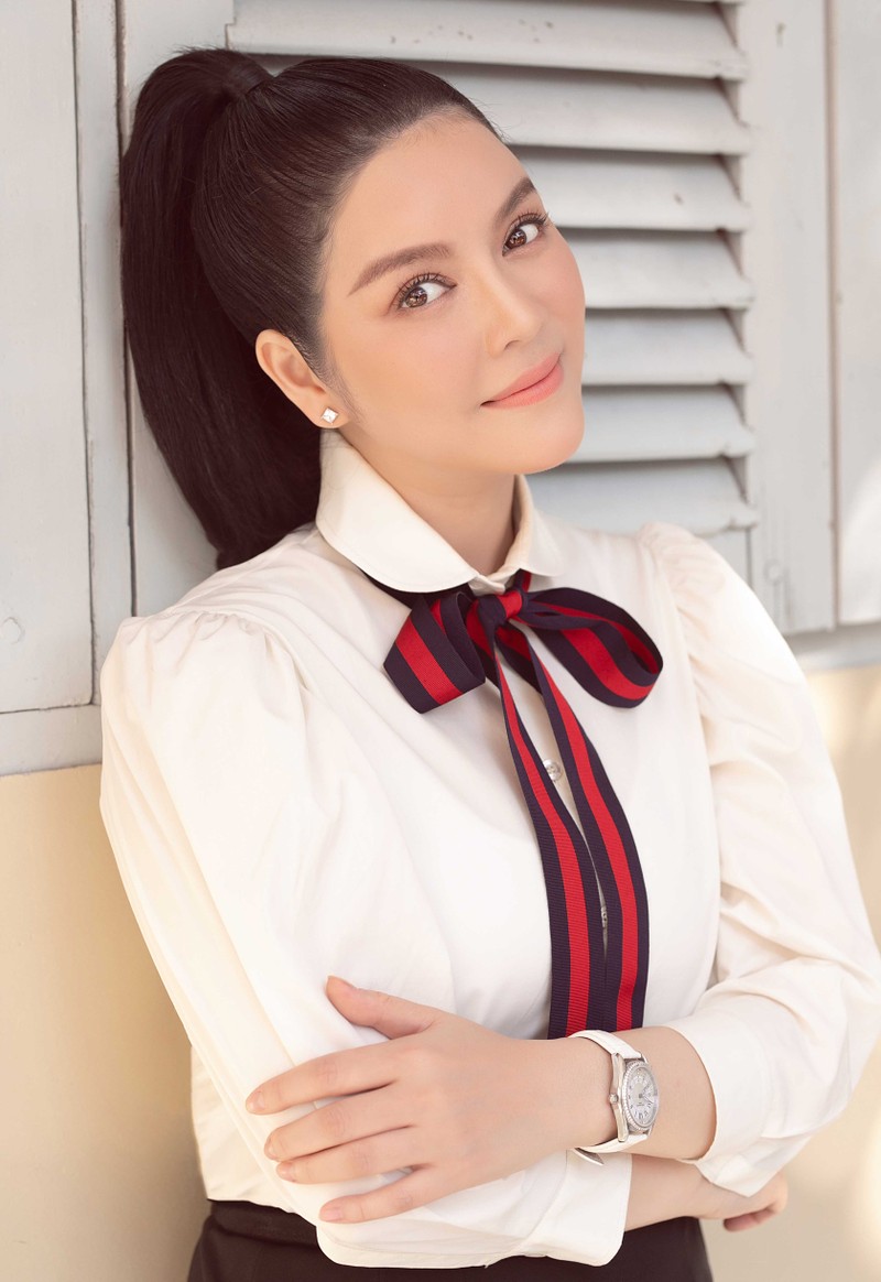 Cô học trò Lý Nhã Kỳ về thăm lại trường xưa