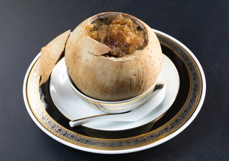 Chef Hương Giang làm món Yến huyết hồng tiềm chim cút Chef Hương Giang làm món Yến huyết hồng tiềm chim cút