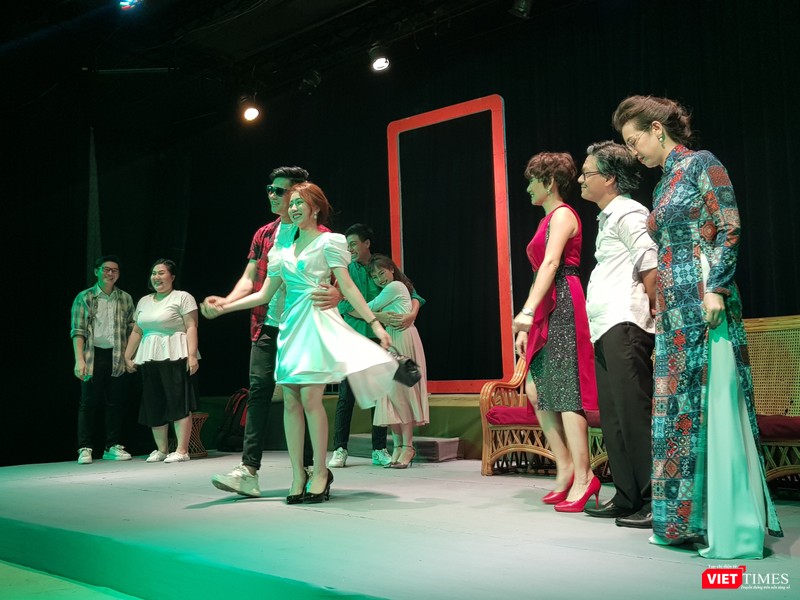 Niềm vui đôi lứa của giới trẻ khi được sống với người mình thương Niềm vui đôi lứa của giới trẻ khi được sống với người mình thương