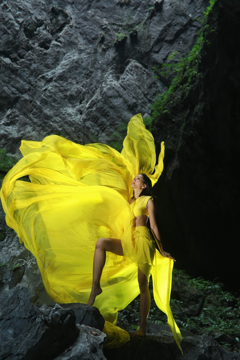 Hoa hậu H' Hen Niê trong trang phục của nhà thiết kế Lê Thanh Hòa Hoa hậu H' Hen Niê trong trang phục của nhà thiết kế Lê Thanh Hòa