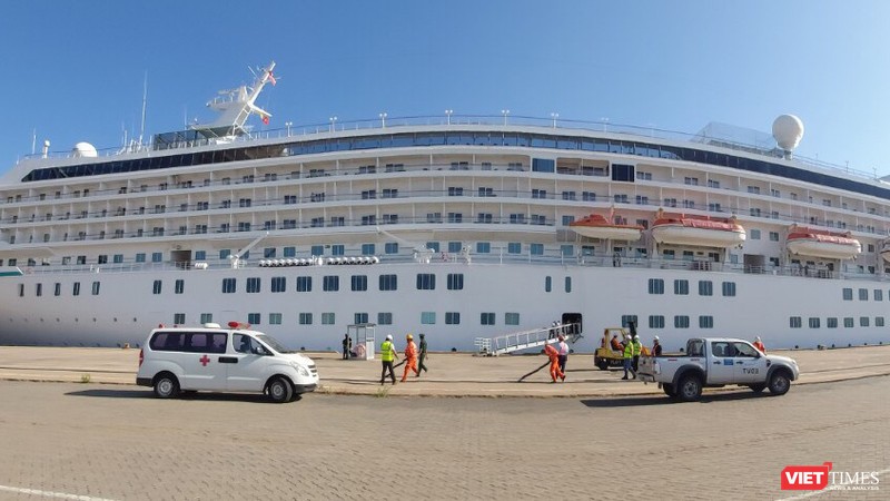 Tàu du lịch Crystal Symphony nhập cảnh vào TP.HCM hôm 22/2 (Ảnh: Trung tâm Kiểm dịch y tế quốc tế TP.HCM) 