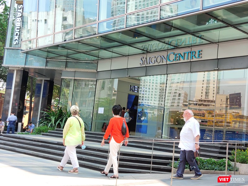 Vẫn còn khách du lịch quốc tế chưa chịu đeo khẩu trang khi đi ra nơi công cộng