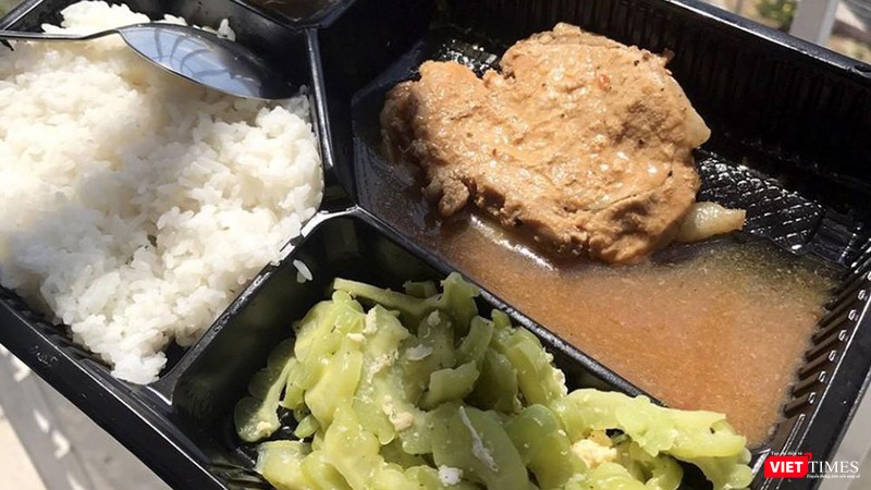 Bữa ăn của người được cách ly trong Ký túc xá ĐHQG (Ảnh: BQL KTX) Bữa ăn của người được cách ly trong Ký túc xá ĐHQG (Ảnh: BQL KTX)