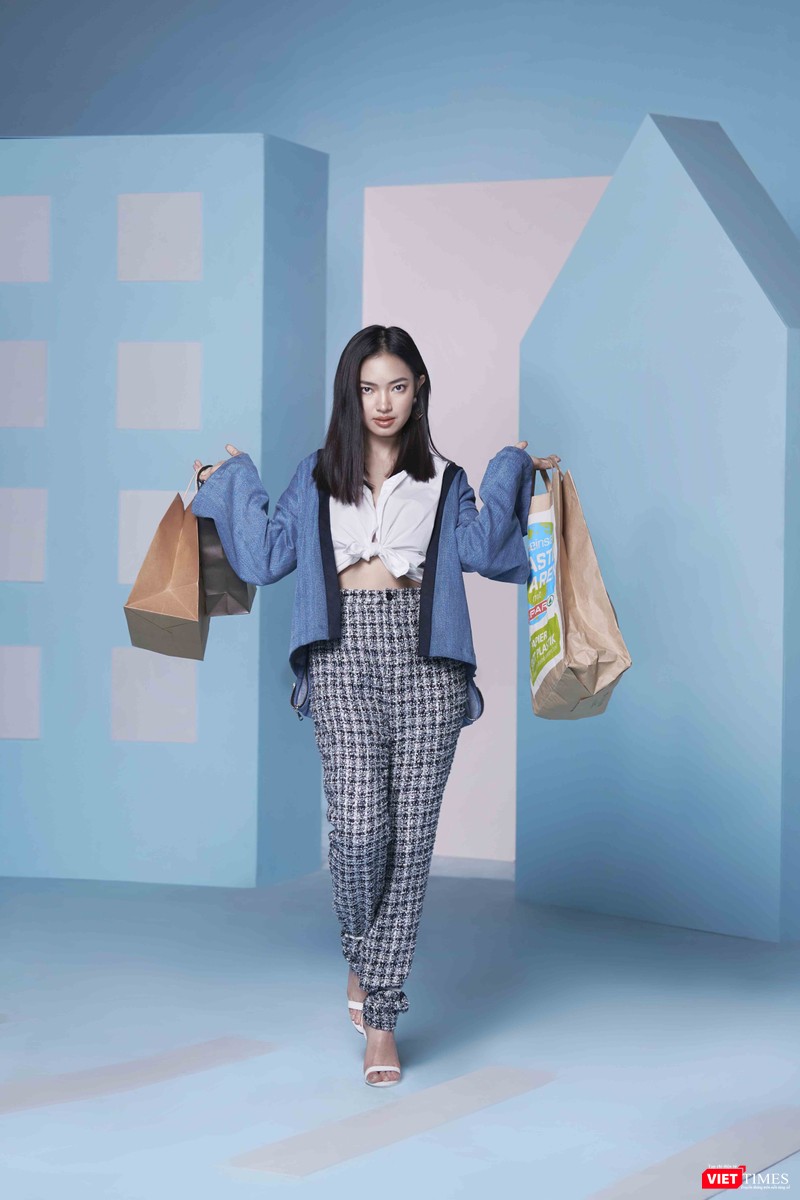 Fashionista Châu Bùi có sức ảnh hưởng đến cộng đồng trẻ, được gọi là "đại sứ cách ly" khi tuyên bố "Đi cách ly như đi nghỉ dưỡng"