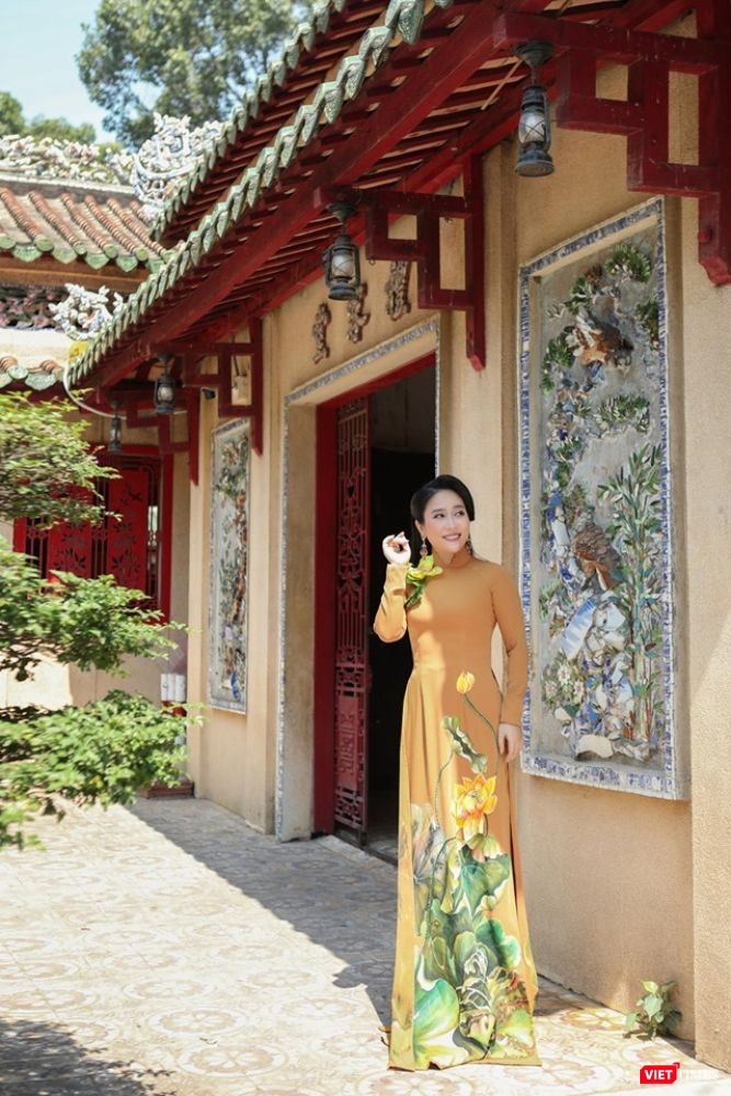 Cô gái nhỏ nhắn ngọt ngào mang giọng Huế đã thể hiện rất tự tin bài Huế thương cô gái nhỏ nhắn ngọt ngào mang giọng Huế đã thể hiện rất tự tin bài Huế thương