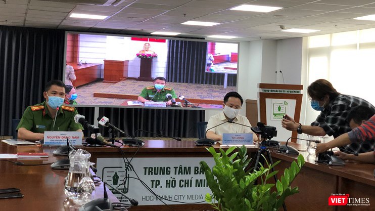 Thượng tá Nguyễn Đăng Nam, Trưởng phòng Cảnh sát Hình sự, Công an TP.HCM tại buổi họp báo Thượng tá Nguyễn Đăng Nam, Trưởng phòng Cảnh sát Hình sự, Công an TP.HCM tại buổi họp báo