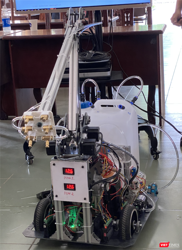 Cận cảnh robot khử khuẩn được đưa vào sử dụng tại BV Dã chiến Củ Chi (Ảnh: SYT) Cận cảnh robot khử khuẩn được đưa vào sử dụng tại BV Dã chiến Củ Chi (Ảnh: SYT)