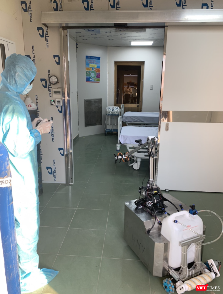 Tiện ích thiết thực của robot là giảm tiếp xúc, giảm nguy cơ cho nhân viên y tế (Ảnh: SYT) (Ảnh: SYT)