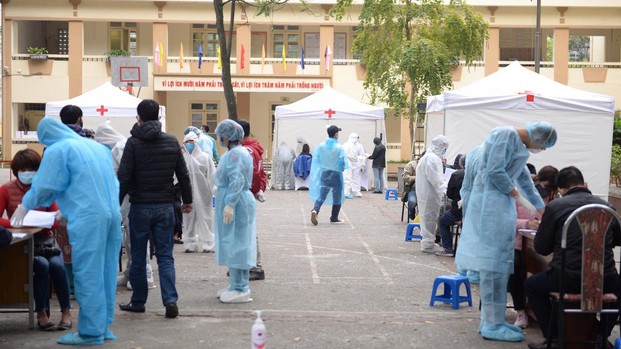 Xét nghiệm hàng trăm người liên quan đến bệnh nhân 237 (Ảnh: GĐXH)
